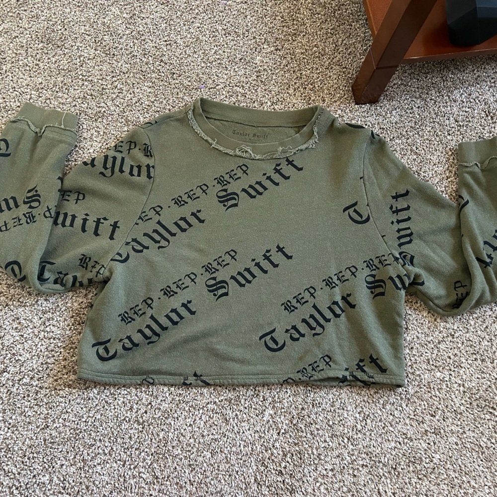 Taylor Swift Reputation Sweatshirt! EXTREMELY RARE!